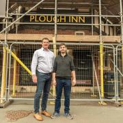 Bruce Wellman, Star Pubs Regional Operations Director with the new publican, Dean Tortolino