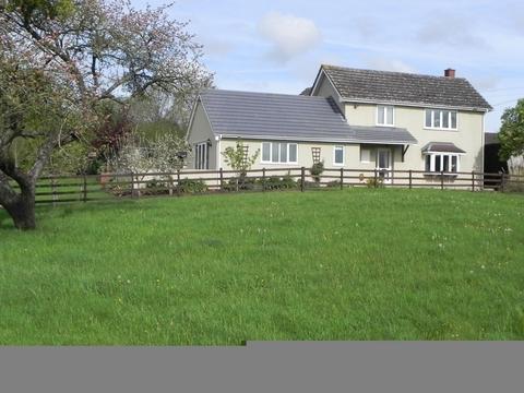 Four bedroomed home with paddock and stables in Gorsley