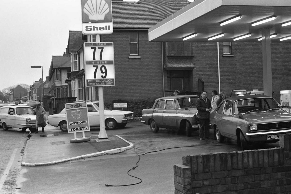 Cars queue at a Hereford garage during a petrol shortage in December 1978.