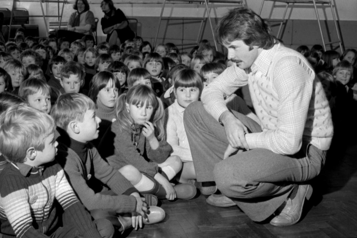 Olympic gold medal winning swimmer David Wilkie on a visit to Leominster Infants School. 09-02-1979.