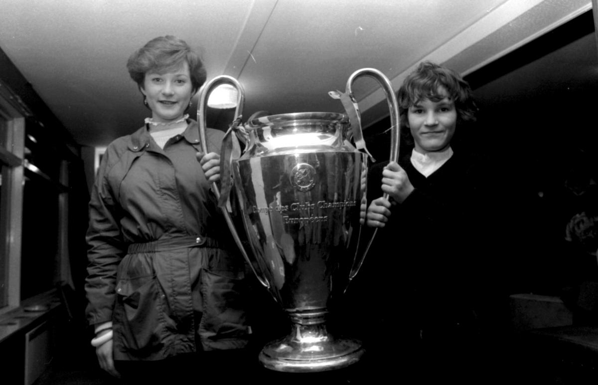 Aston Villa bring the European Cup to Edgar Street. 11-10-1982