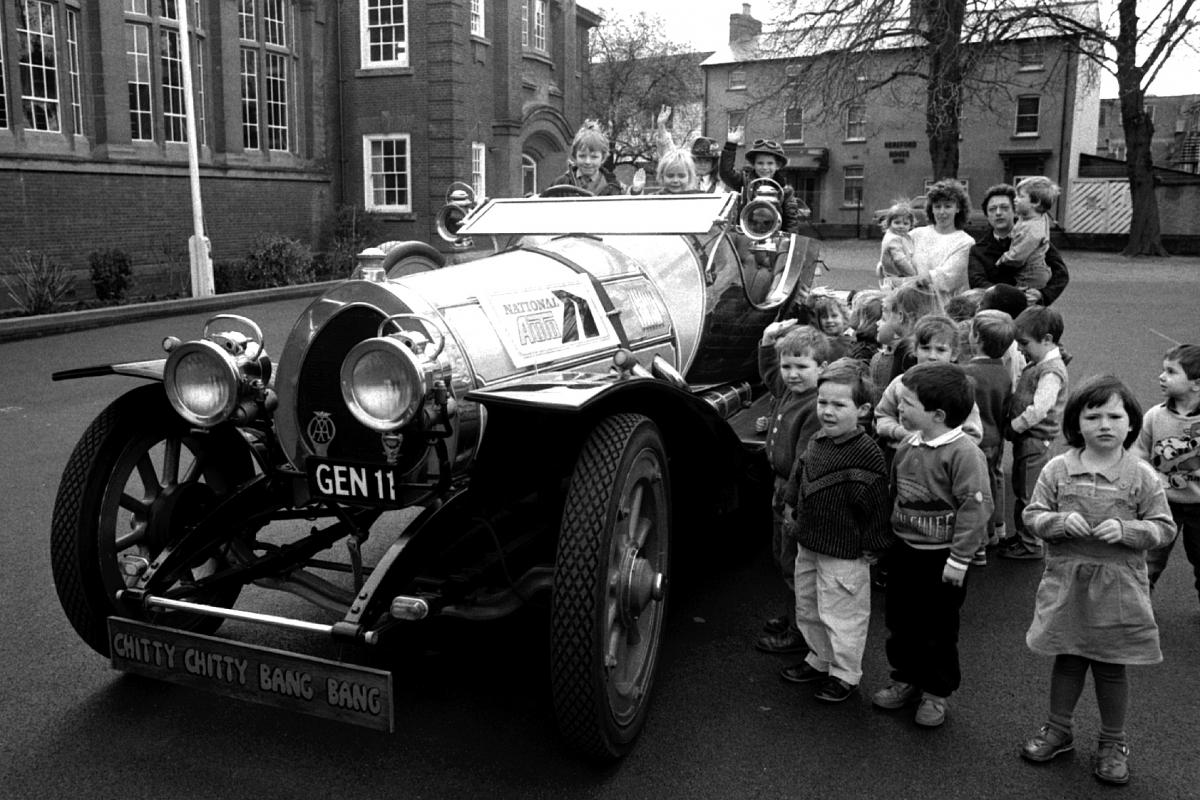 Chitty Chitty Bang Bang car visits St. Thomas Cantilupe School, Hereford. 16/03/1988