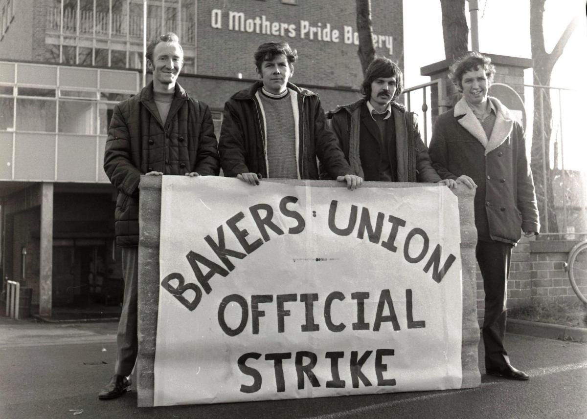 Strike action at Mother's Pride bakery in Hereford. December 1974. 26383