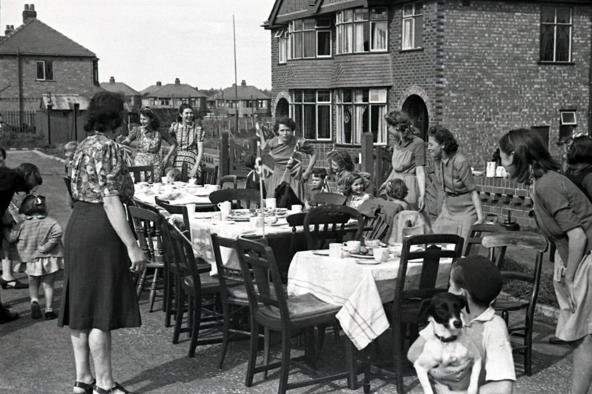 V.E. Holiday in Hereford, 8th-9th May 1945. Tea party at Ross Road, Redhill.