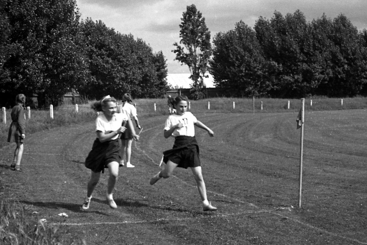 County Youth Championship sports held at Edgar Street, Hereford. July 28th 1945 - Junior girls 1/4 mile relay race taking place on the site of Edgar Street's football ground.