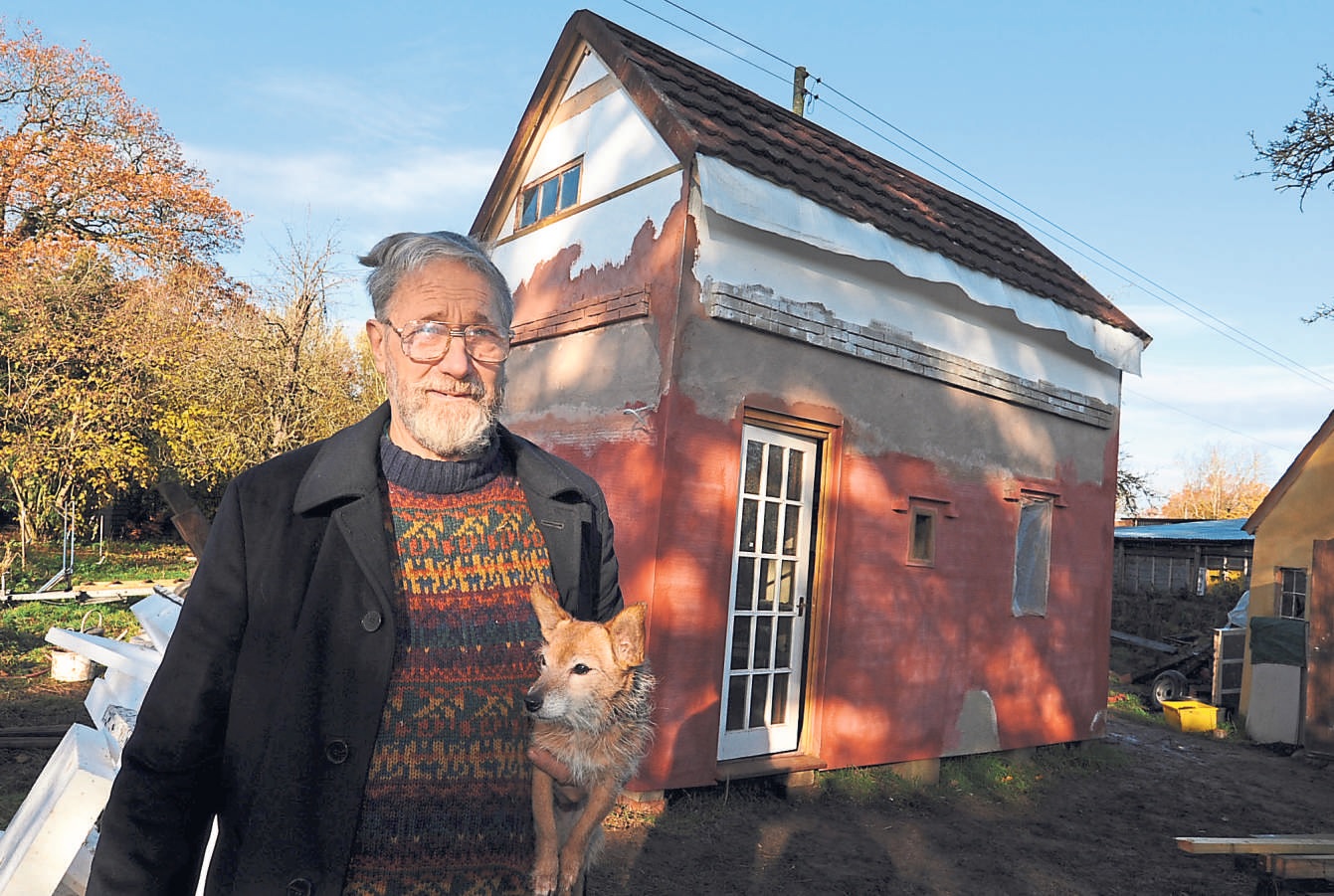 North Herefordshire man's 'plastic house' offers new solution to housing crisis