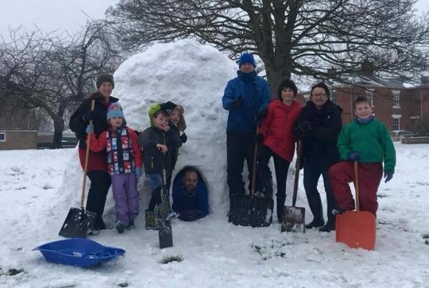 Building snowmen in Bladon Crescent