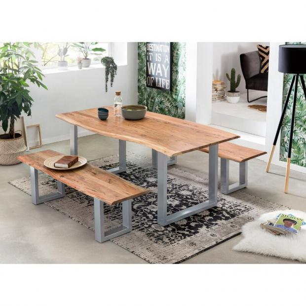 Hereford Times: Ryegate Dining Table (Wayfair)