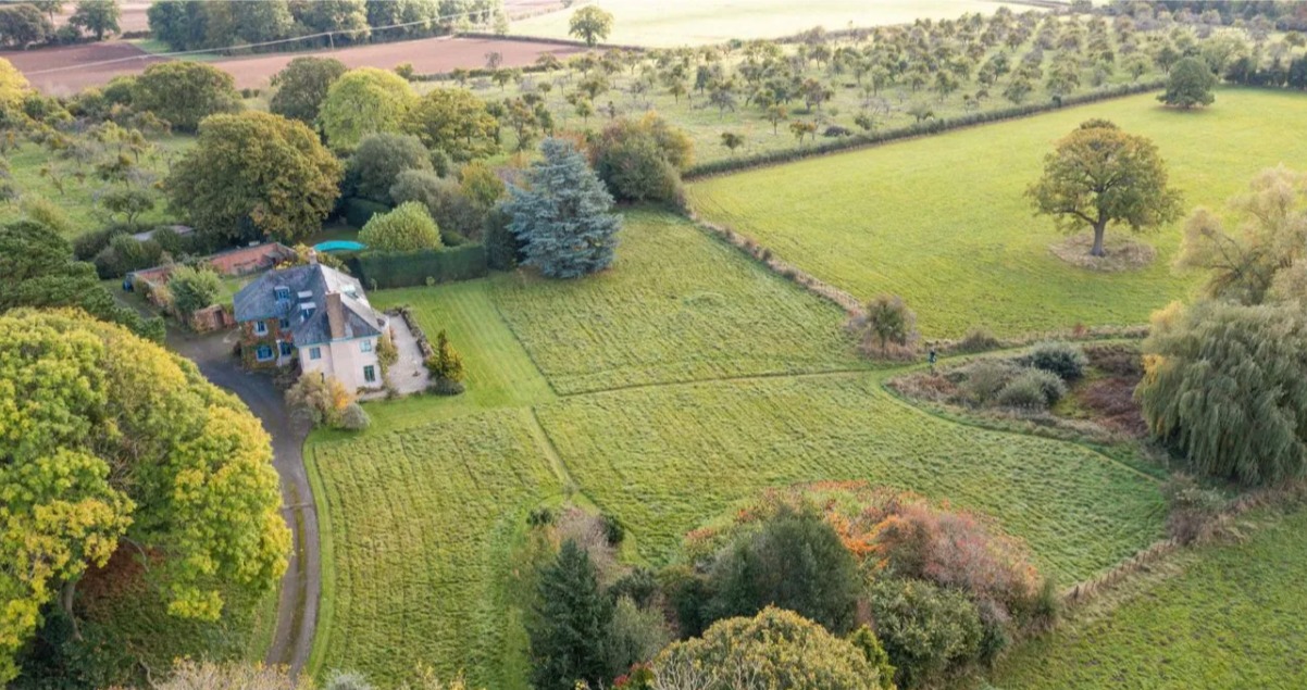 The land extends to 17.5 acres. Picture: Zoopla