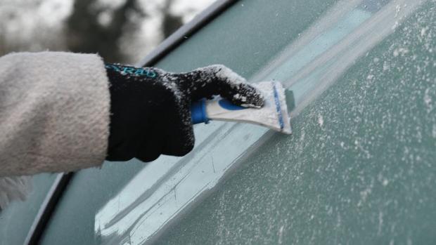 Hereford Times: It is important to not use a DIY de-icer on your windscreen (PA)