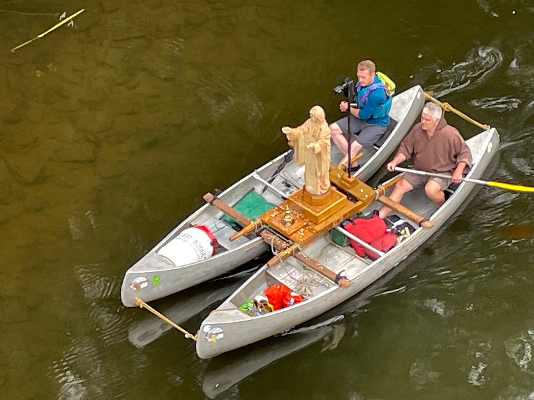 River pilgrimage to raise awarenss of the plight of the Wye. The boat leaves Hay-on-Wye.
