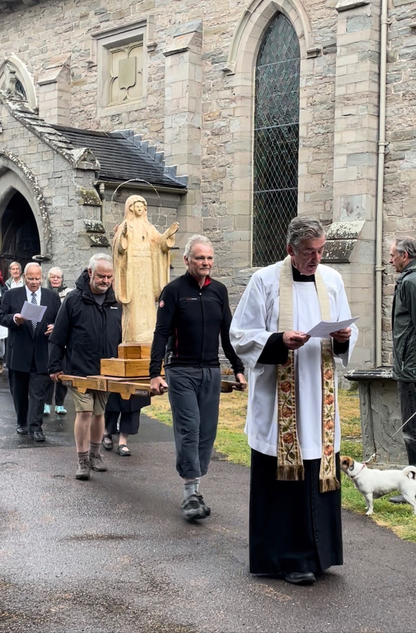 River pilgrimage to raise awarenss of the plight of the Wye. The sculpture is lead to the river by Father Richard Williams of St Marys Chuch in Hay-on-Wye
