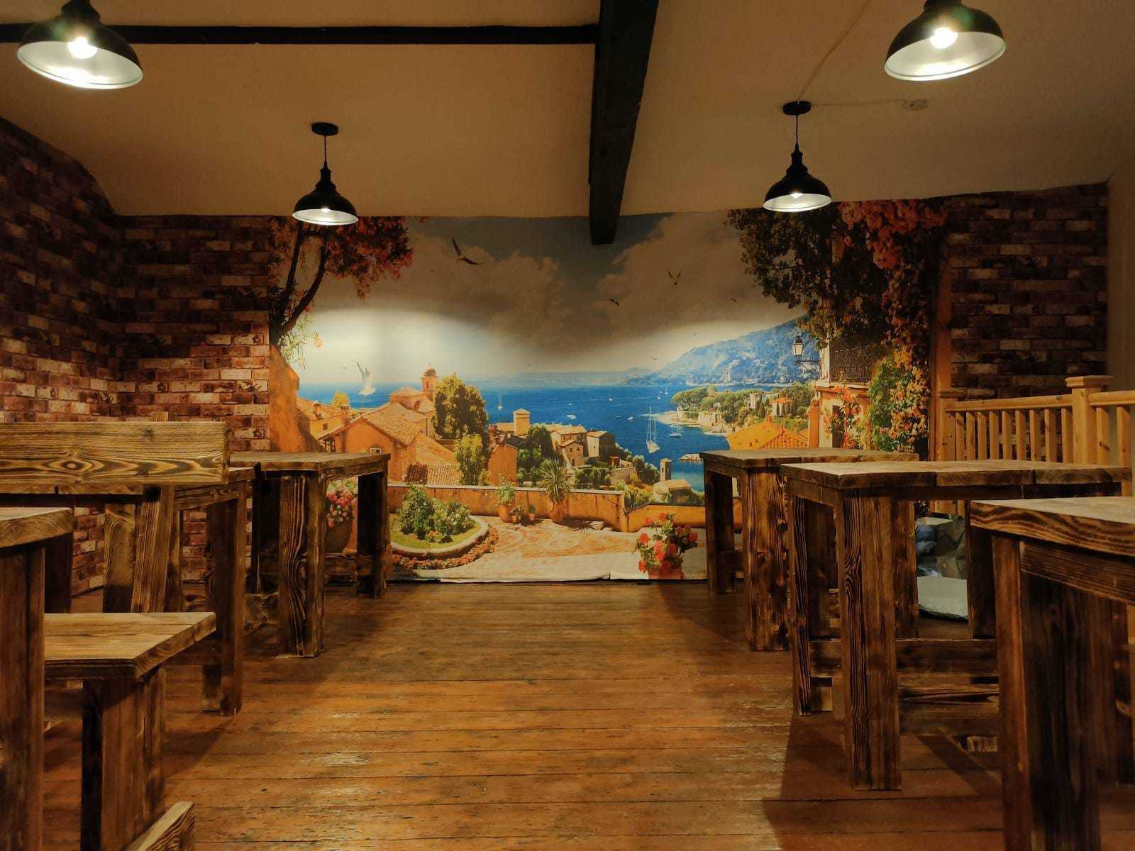 One wall of the restaurant features an Italian view