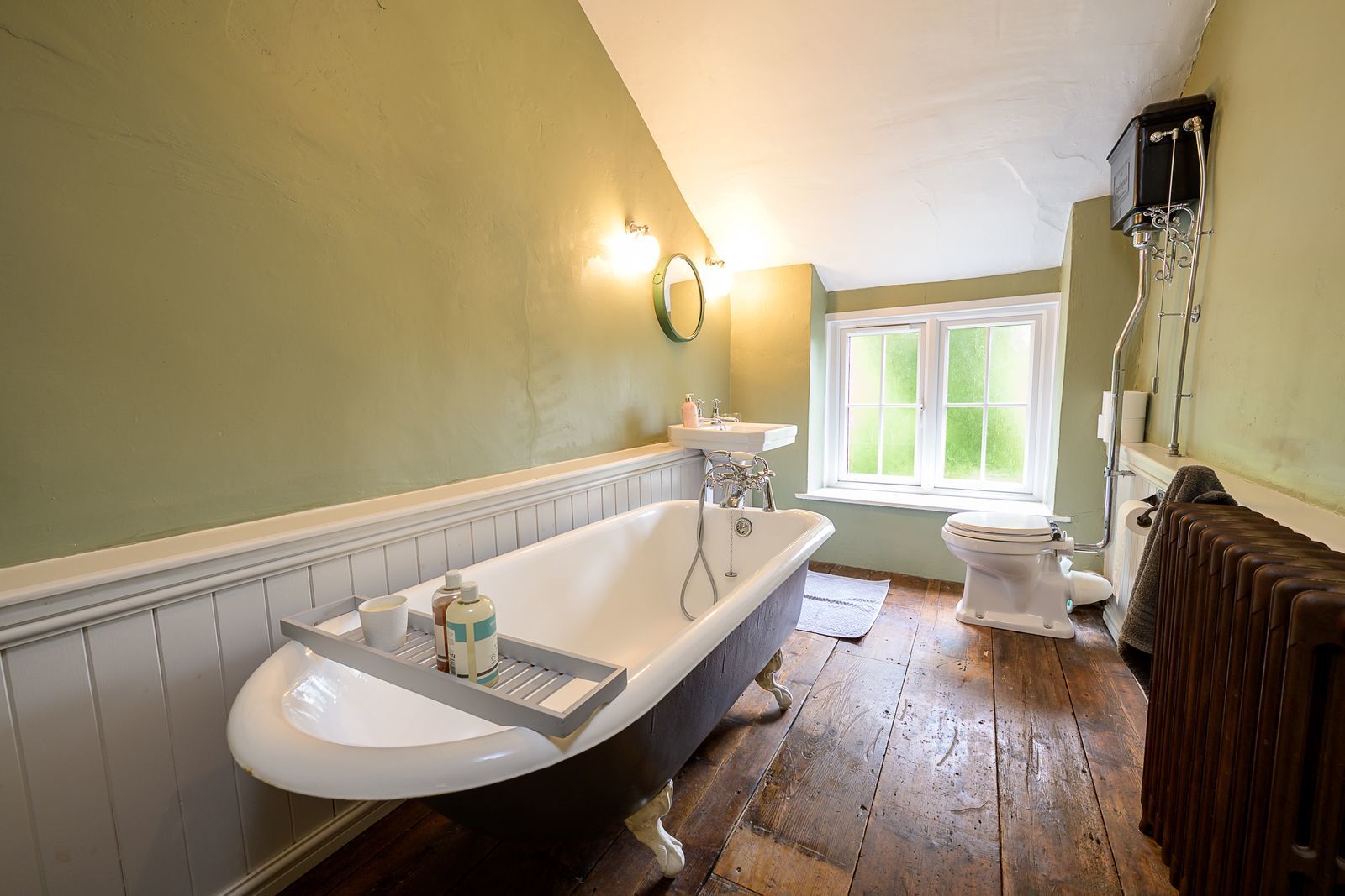 The family bathroom can be found on the first floor. Picture: Hamilton Stiller Estate Agents/Zoopla