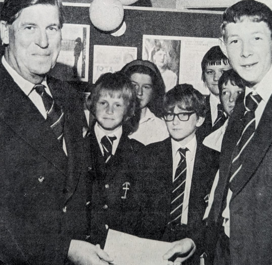 Whitecross 1979: Major Fawcus receives a cheque from Leslie Burgis