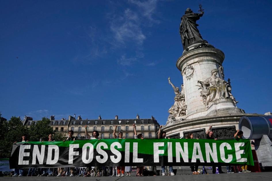 Paris climate summit ends without deal on global tax on shipping