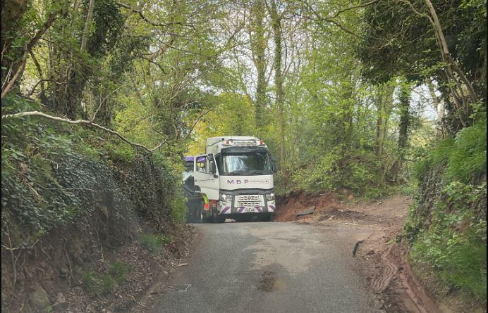 Stuck lorry forces emergency road closure in Herefordshire | Hereford Times 