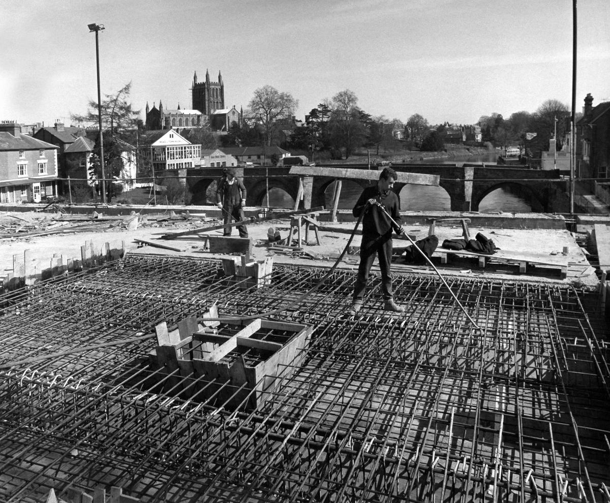 Workers during the construction of Hereford's 'New Bridge'.