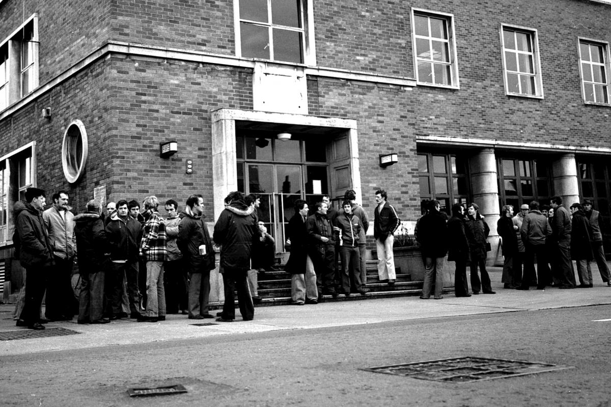 Firemen on strike outside Hereford Fire Station. 30-11-1977