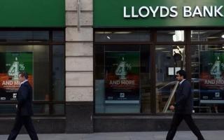 Lloyds Bank is the only provider offering cash to switch right now and you don't have to be an existing customer.