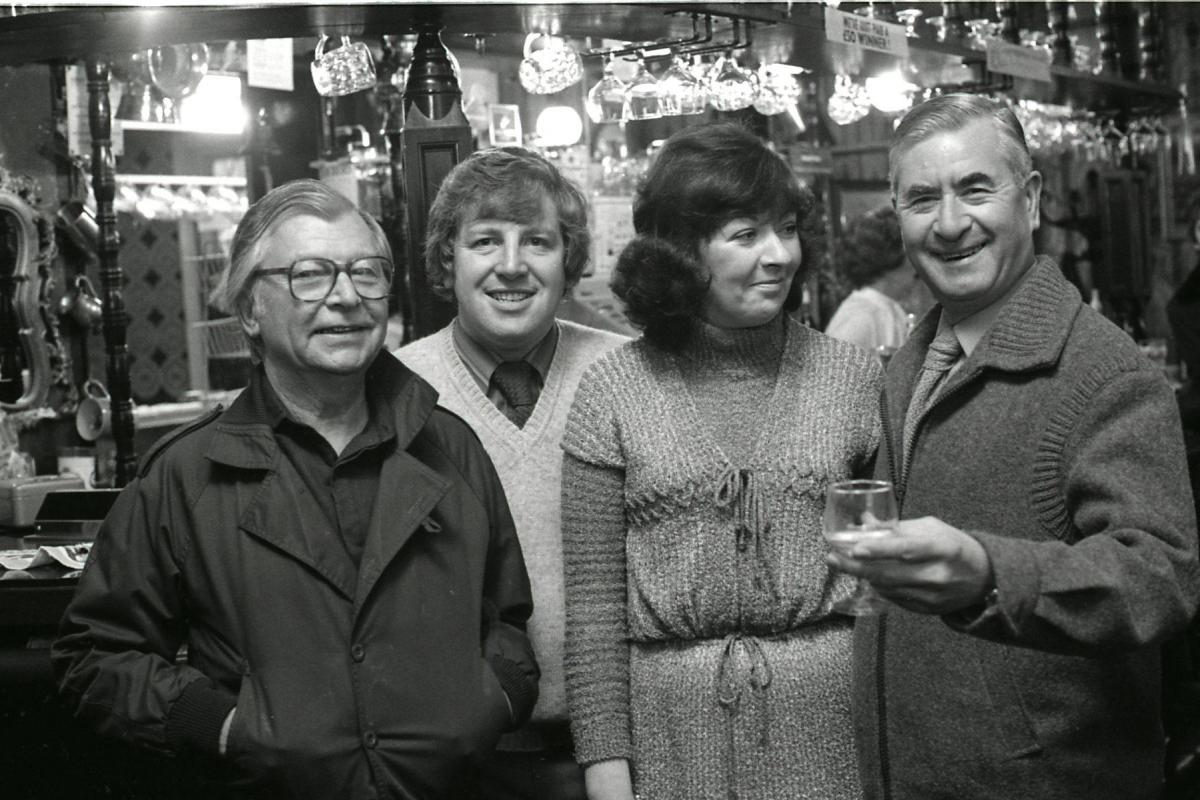 Dads Army actors at The Hop Pole, Commercial Road, Hereford. from left, Clive Dunn, Landlord & Landlady Steve & Rosie Tandy, Bill Pertwee. 7th November 1979. 
